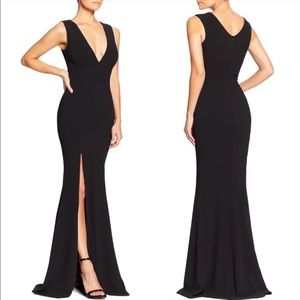DRESS THE POPULATION Black Sandra Crepe Plunge V-Neck Sleeveless Side Slit Gown